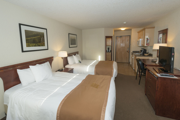 Bedroom 2, Lakeview Inns & Suites - Fort Nelson, Northern Rockies