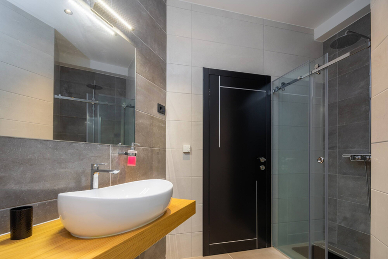 Bathroom 4, Beachfront Villa Seashell with Pool, Marina
