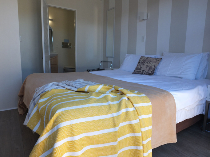 Bedroom 3, Le Chalet Waiheke Apartments, Auckland