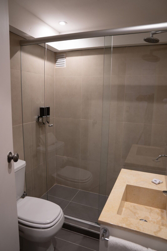 Bathroom, Urbana Class Hotel, Capital
