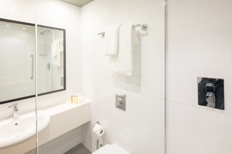 Bathroom 3, voco SOUTHAMPTON by IHG, Southampton