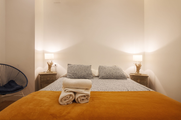 Bedroom 3, Glamour Guggenheim pinchos by URBANHOSTS, Vizcaya