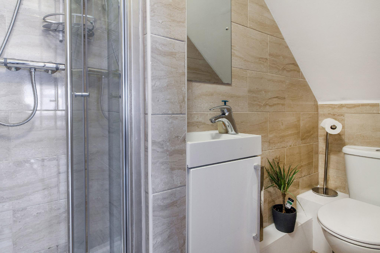 Bathroom 2, TH Serviced Apartment London, London