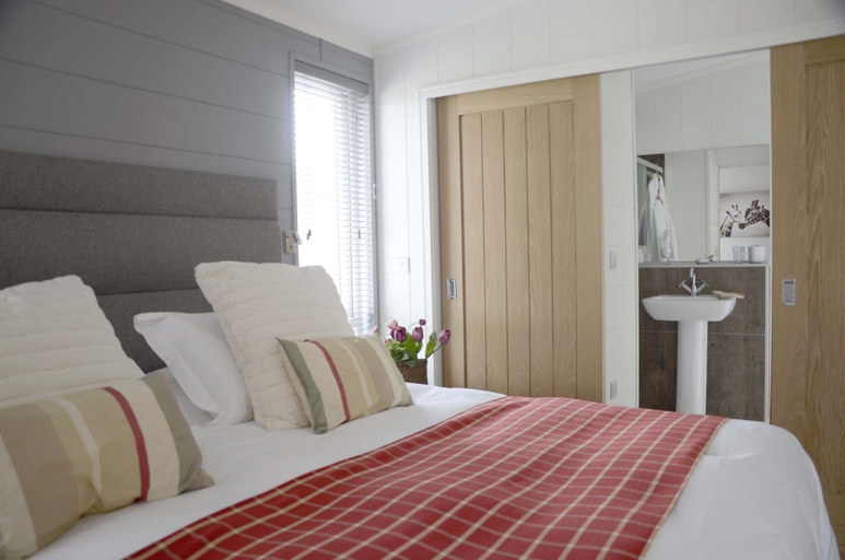 Bedroom 2, Hollicarrs - Honeycomb Lodge, York