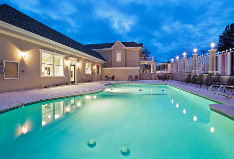 Sport & Beauty 2, Holiday Inn REDDING by IHG, Shasta