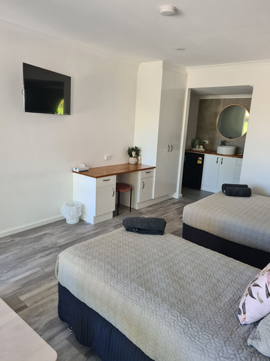 Bedroom 4, Alice Motor Inn, Alice Springs- Ross