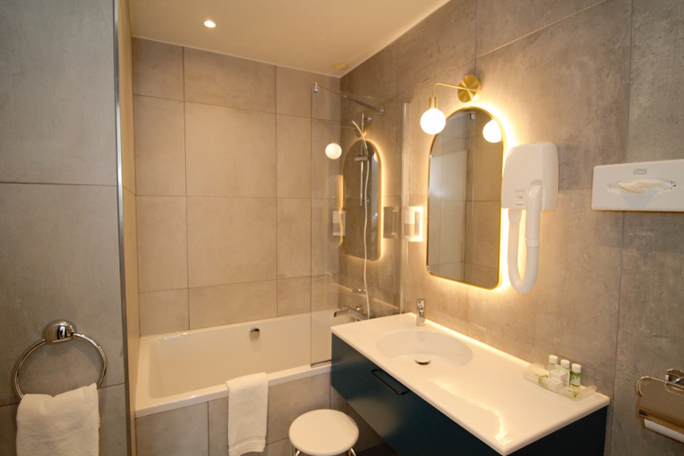 Bathroom 5, Princesse Caroline, Paris