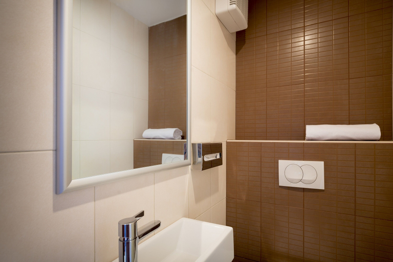 Bathroom 5, Valamar Villa Adria, Baška