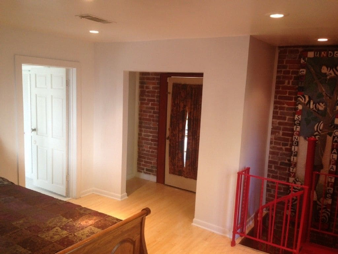Others 5, Hemmerling House, Hinds