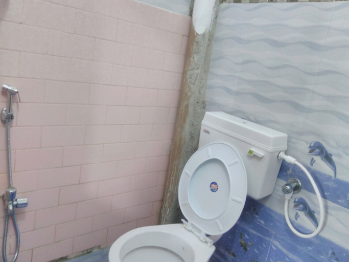 Bathroom 4, Goroomgo Raj Ganga Haridwar, Dehradun