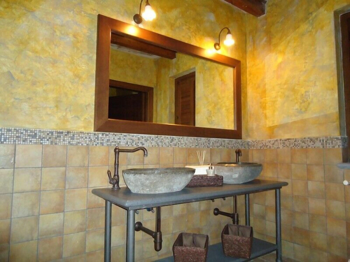 Bathroom, Masseria Campierti, Caserta