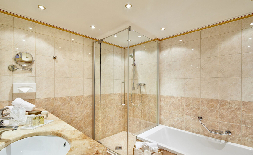 Bathroom 11