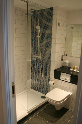 Bathroom 5, Holiday Inn MANSFIELD - ALFRETON by IHG, Derbyshire