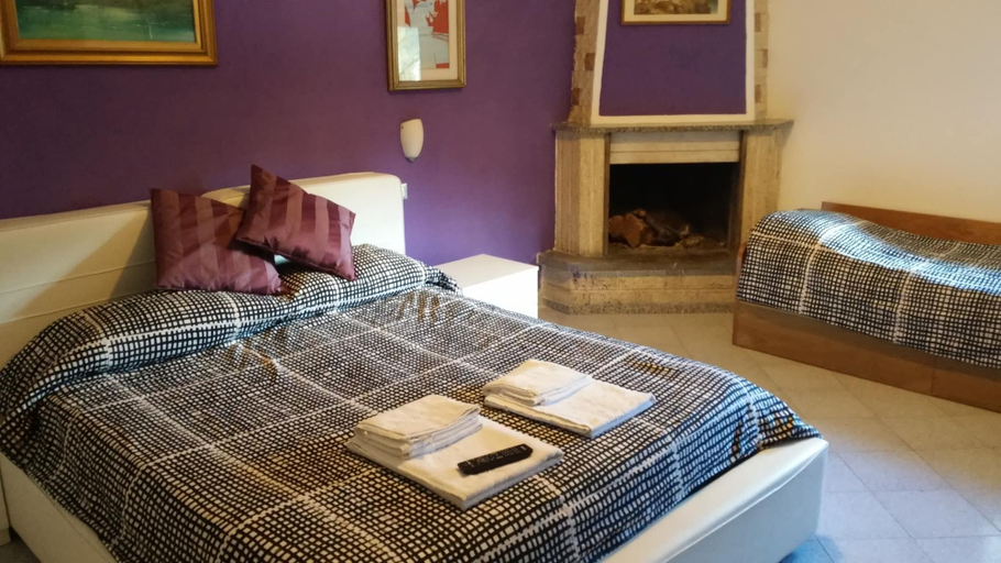 Bedroom 2, Solerosa, Latina