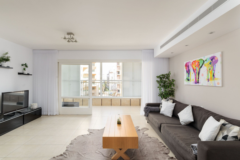 Others 5, Bright and Fresh Family Home near Beach