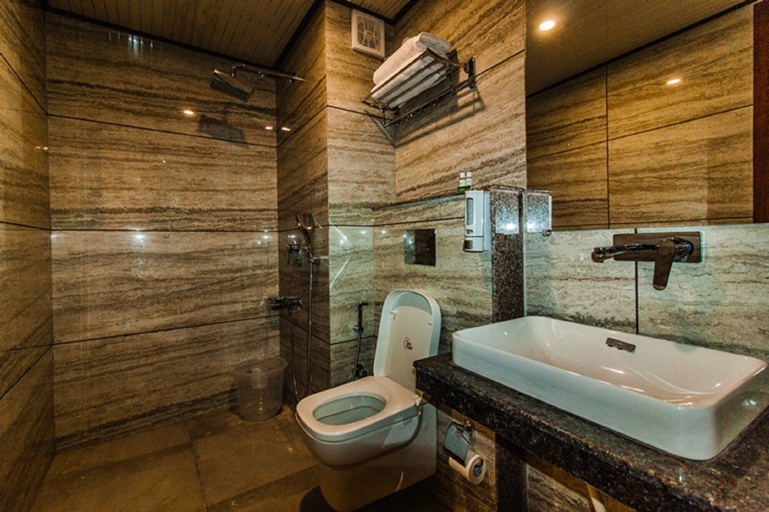 Bathroom 3, Misty Mountains Manali, Kullu