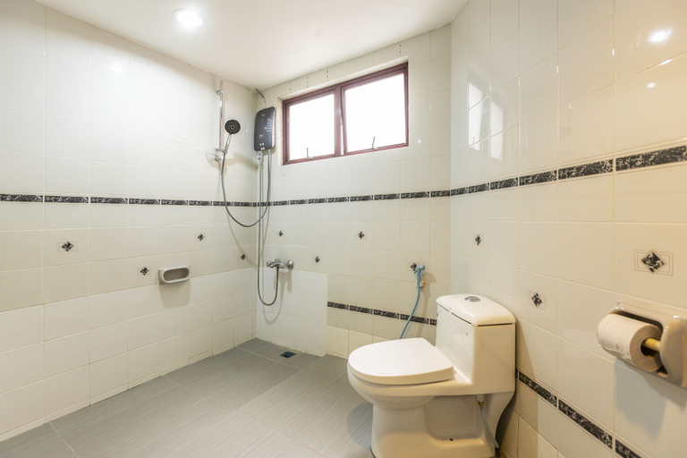 Bathroom, The Forum Condominium by Brassalova 76, Kuala Lumpur