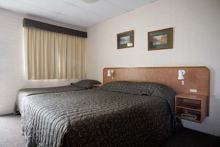 Bedroom 4, Peppercorn Motel, Belyando