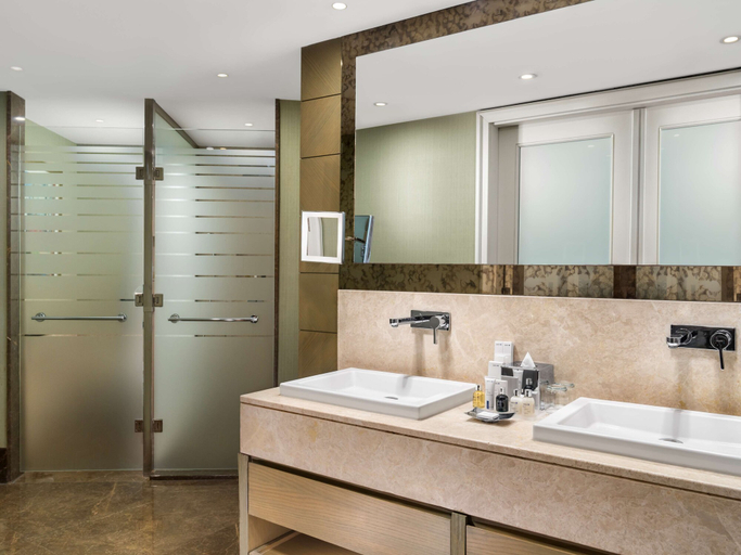 Bathroom 5, Radisson Blu Hotel, Istanbul Sisli, Şişli