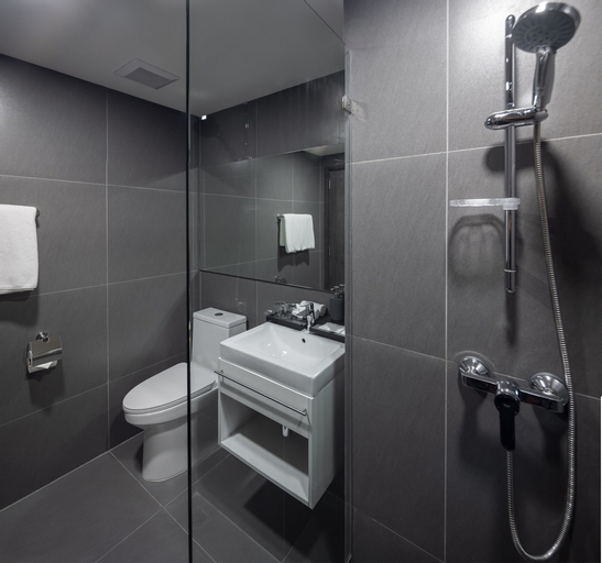 Bathroom 14