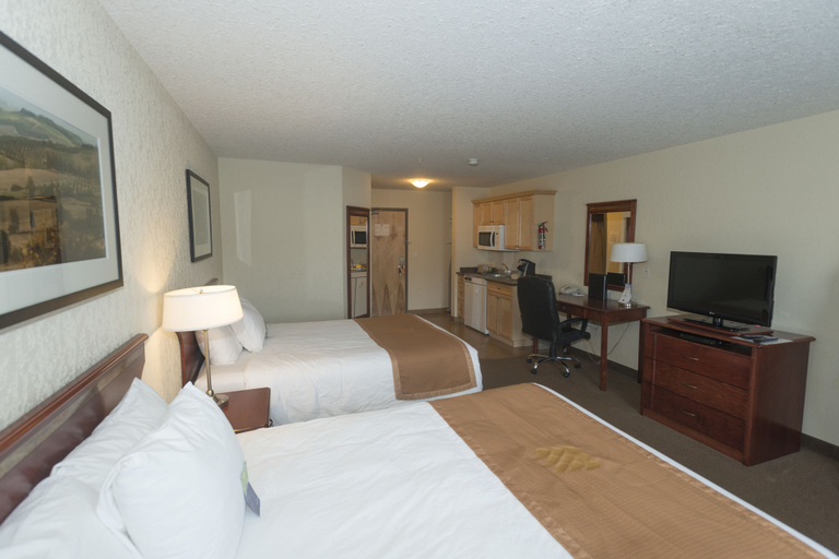 Bedroom 2, Lakeview Inns & Suites - Fort Nelson, Northern Rockies