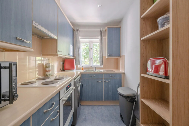 Others 5, Bright 1 Bedroom Flat in Kensington Olympia, London