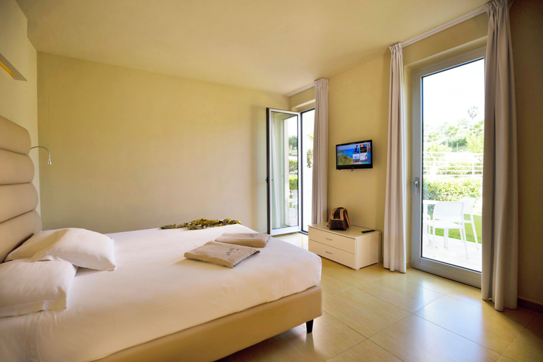 Bedroom 5, Blue Bay Resort, Vibo Valentia