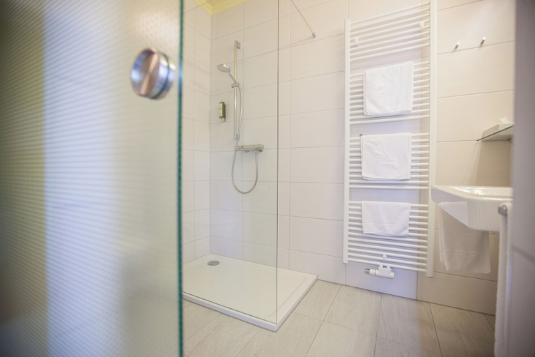 Bathroom 4, Hotel Brücklwirt, Leoben