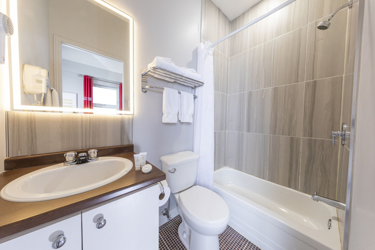 Bathroom 4, Hôtel du Nord, Communauté-Urbaine-de-Québec