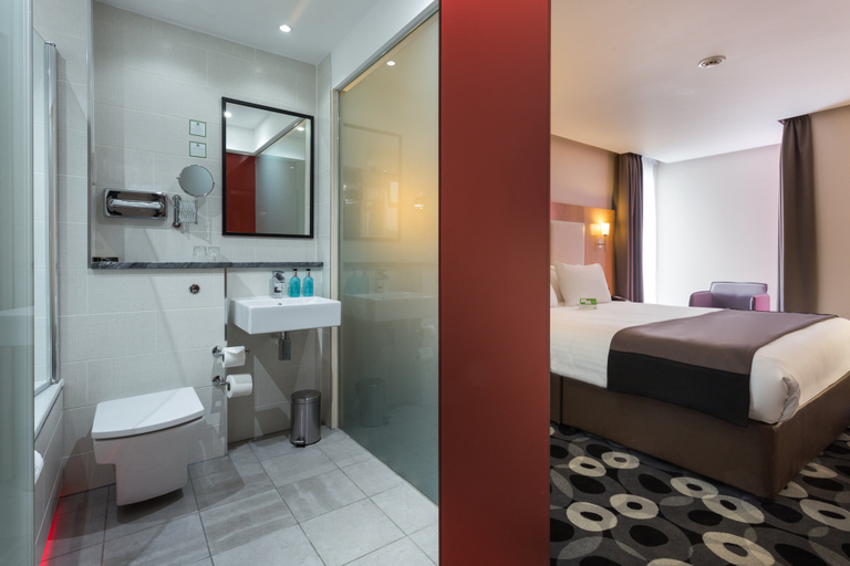 Bedroom 5, Holiday Inn SITTINGBOURNE by IHG, Kent