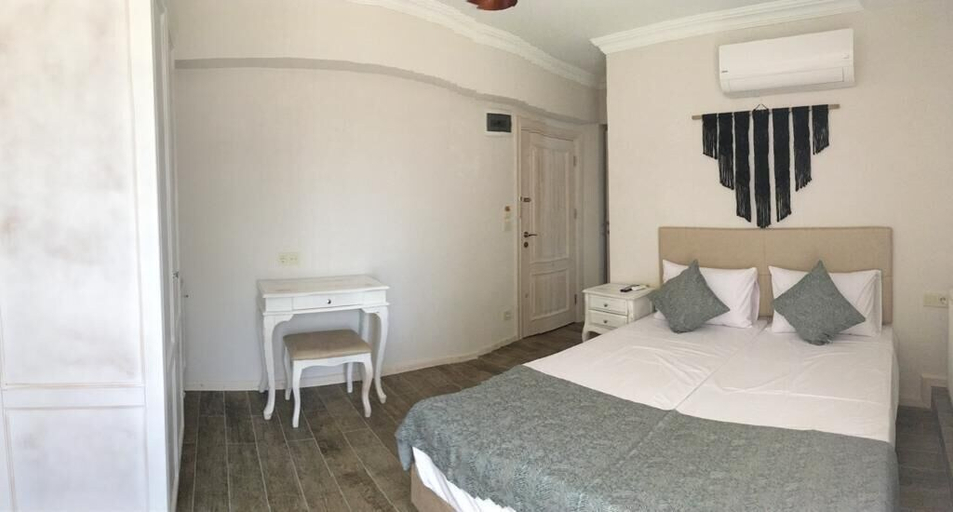 Bedroom 5, Kale Motel, Gökçeada