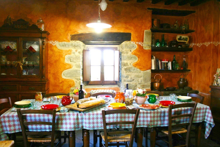 Food & Drinks 3, Wonderful private villa for 16 people with WIFI, private pool, TV and parking, Arezzo