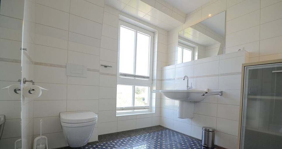 Bathroom 3, Kapitänshaus Tordalk, Aurich