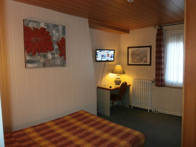 Bedroom 2, Hôtel Beauséjour, Seine-Maritime