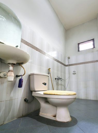 Bathroom 4, Hotel O Wisma Focus, Banjarmasin