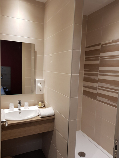 Bathroom 4, Hostellerie a la Bonne Auberge, Mayenne