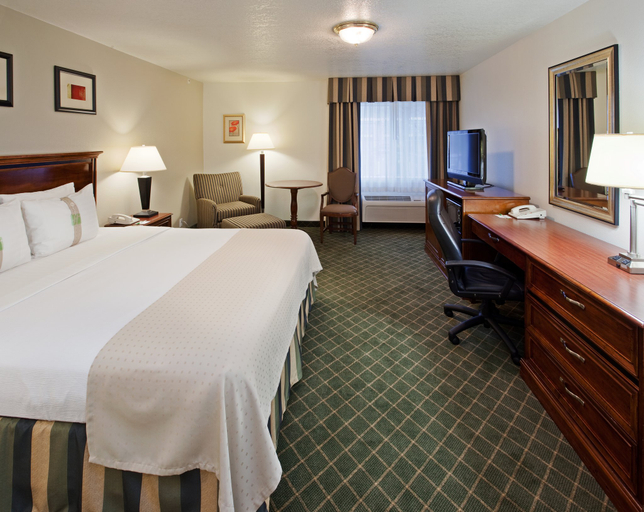 Bedroom 3, Holiday Inn REDDING by IHG, Shasta
