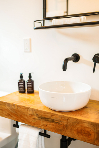 Bathroom 3, Surf Lodge, Marin