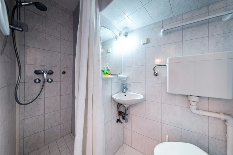 Bathroom 4, Mira Sea Front Guesthouse, Komiža