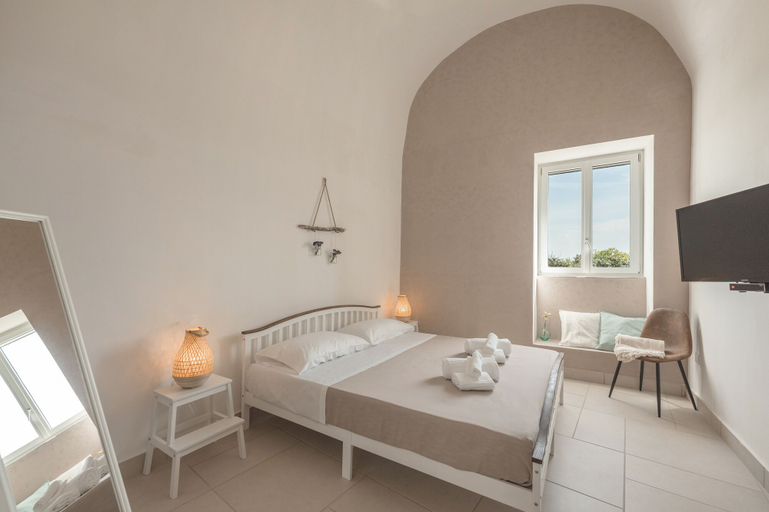 Bedroom 2, Calacala rooms, restaurant & farm experience, Napoli