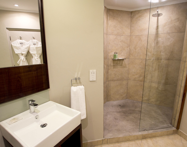 Bathroom 5, Victoria Falls Safari Lodge, Hwange