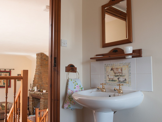 Bathroom 3, Frankaborough Farm Holiday Cottages, Devon