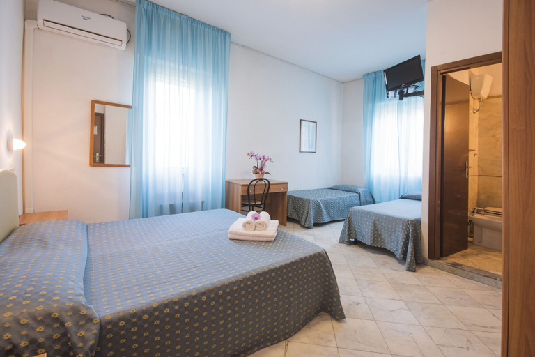 Bedroom 4, Hotel Mariotti, Lucca