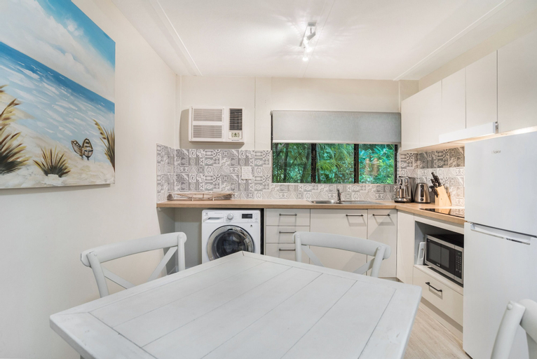 Tropical Unit with Private Fenced Garden Close to The Beach 5, Cairns