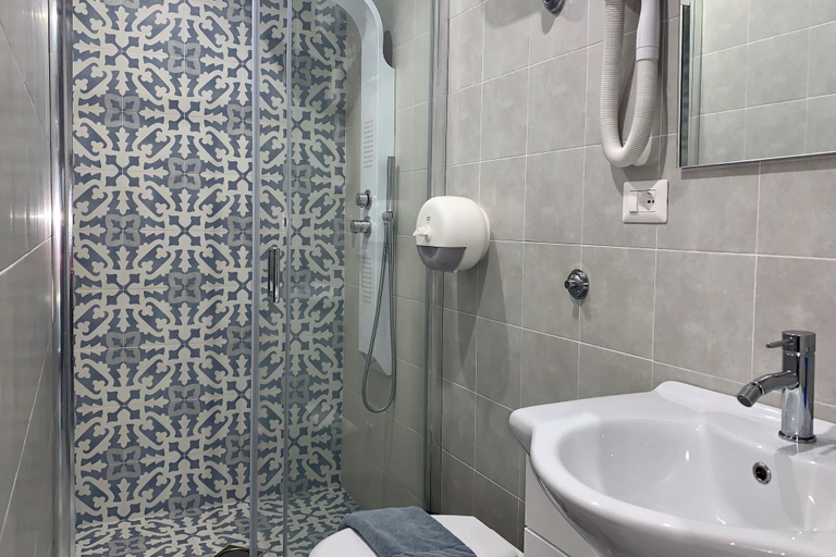 Bathroom 5, Villaggio Campeggio Santa Fortunata Campogaio, Napoli