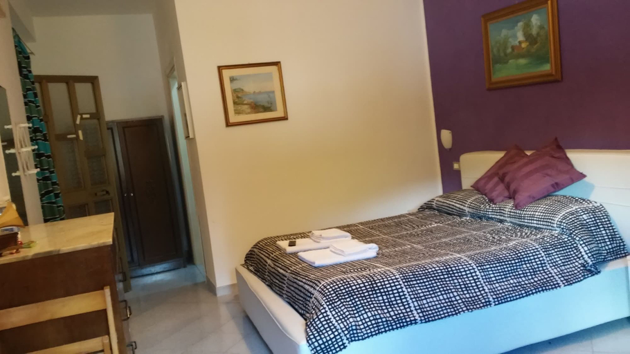 Bedroom 3, Solerosa, Latina
