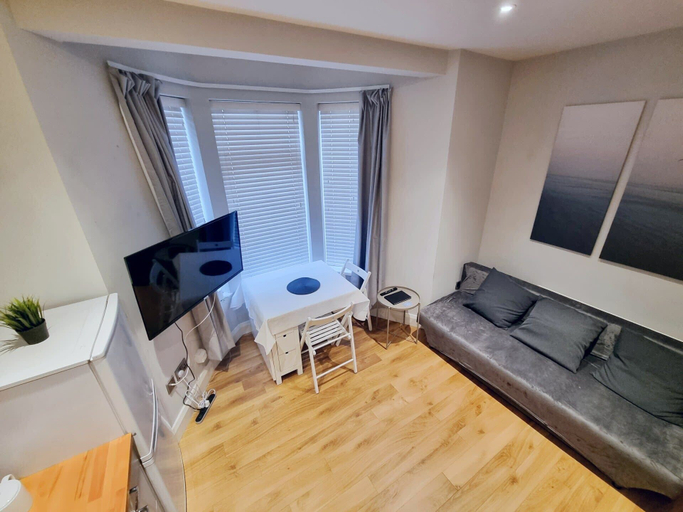 Others 4, Princess Green - Portrush by the Sea, Causeway Coast and Glens