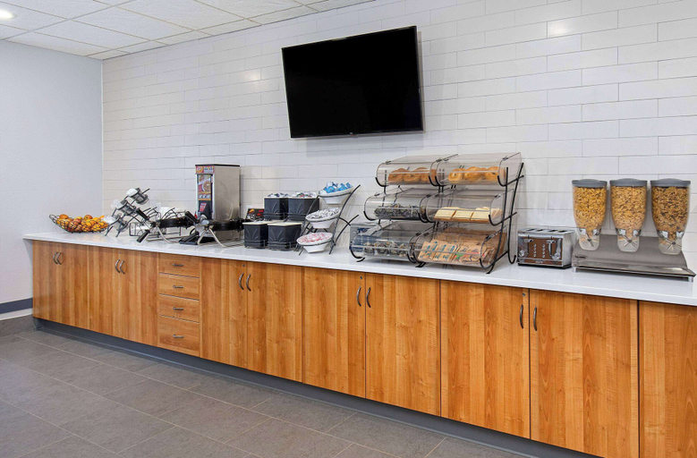 Food & Drinks 5, Microtel Inn & Suites by Wyndham Opelika, Lee