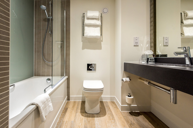 Bathroom 5, Holiday Inn NORWICH - NORTH by IHG, Norfolk