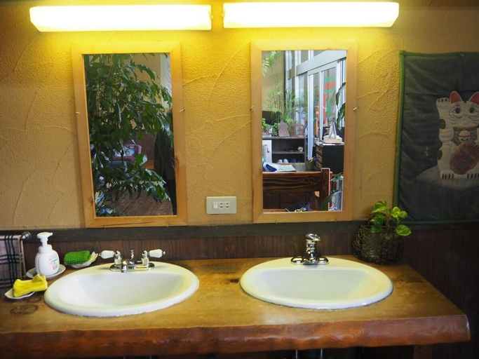 Bathroom 5, Sudomari Minshuku Friend - Hostel, Yakushima